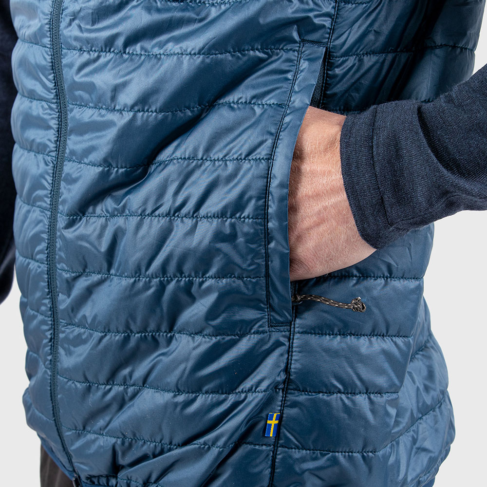 Fjallraven 北極狐 Abisko Padded Vest 男款化纖背心 黑 83775